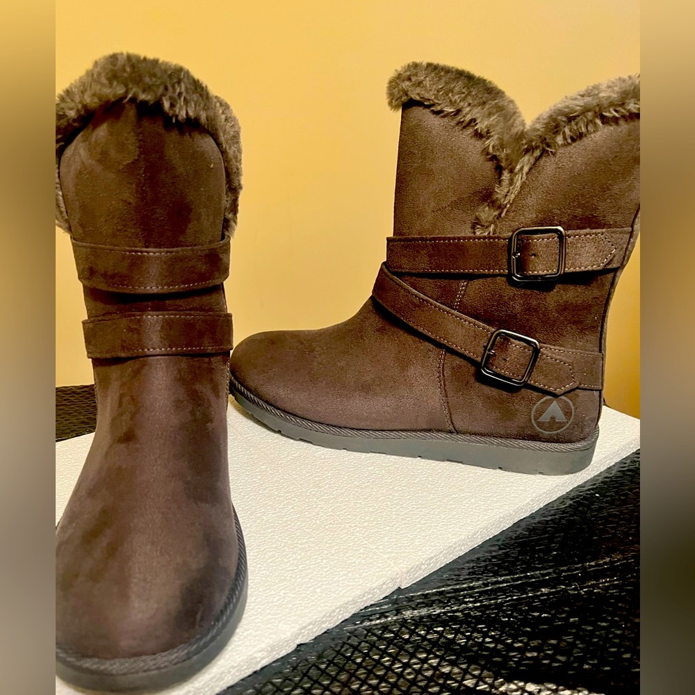 Airwalk fleece boots.